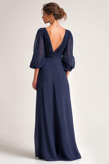 Granatowa długa sukienka z dekoltem w serek A line dla matki panny młodej z rękawami